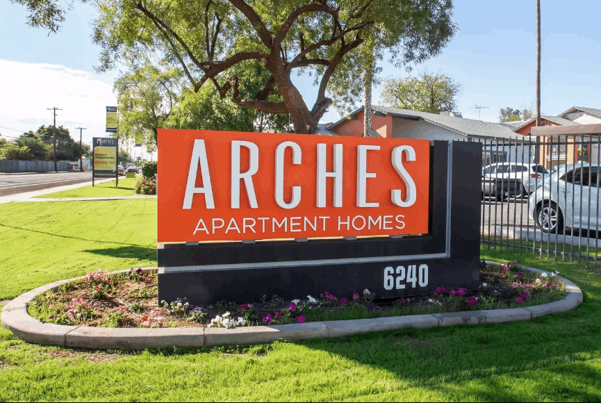 Parking lot entrance sign for Arches Apartment Homes